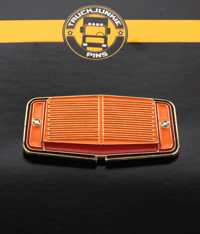 Pin's – Double Brûleur Orange