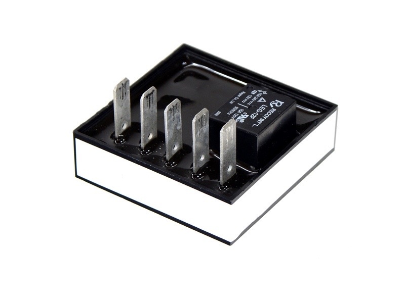 Adaptateur universel bicolore