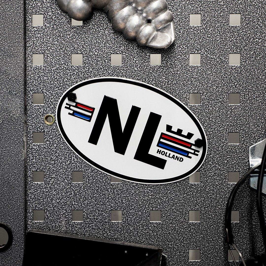 NL Aluminium Emblem Relief 18x11,5cm