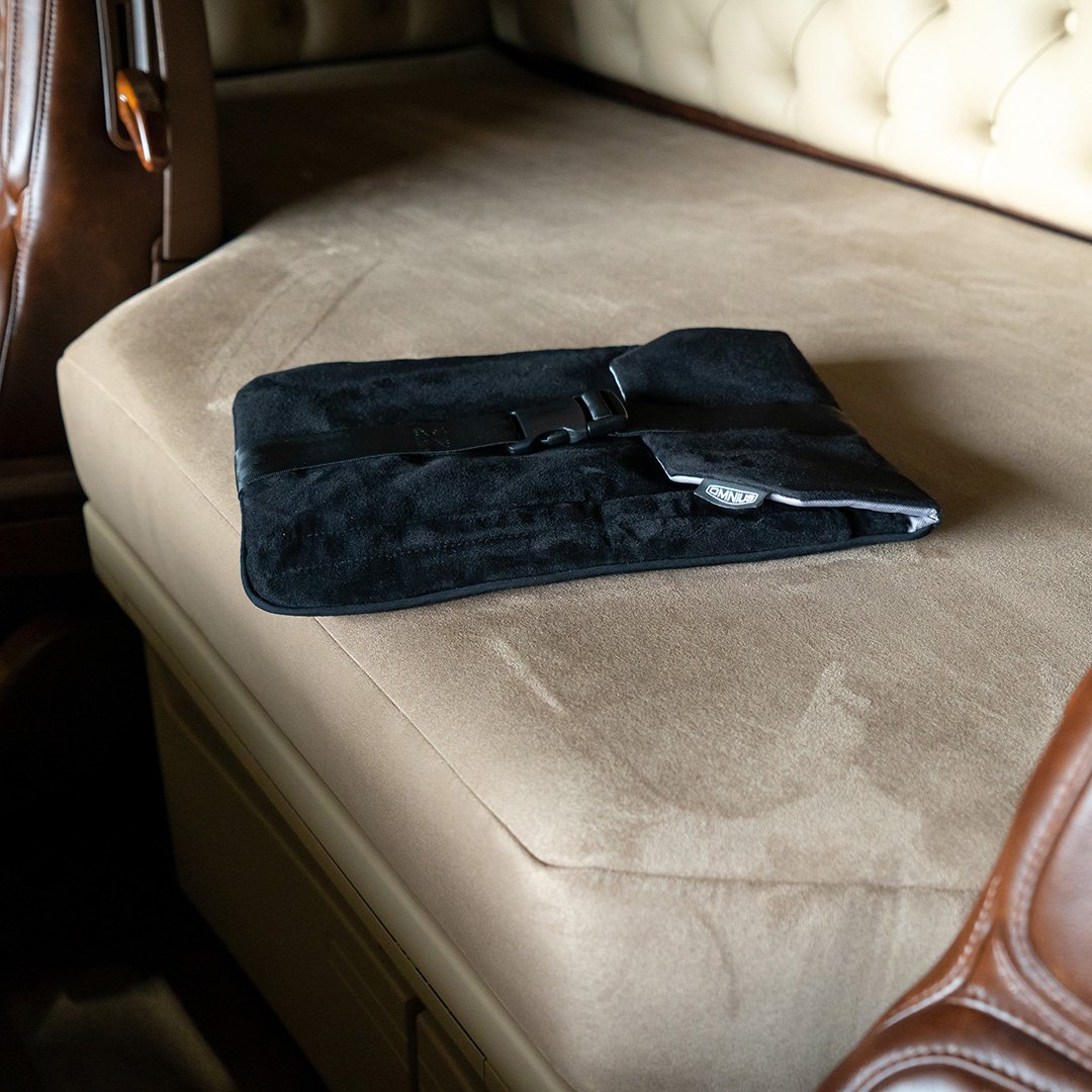 Support pour ordinateur portable Omnius 14 pouces noir aspect Alcantara fermeture à clip