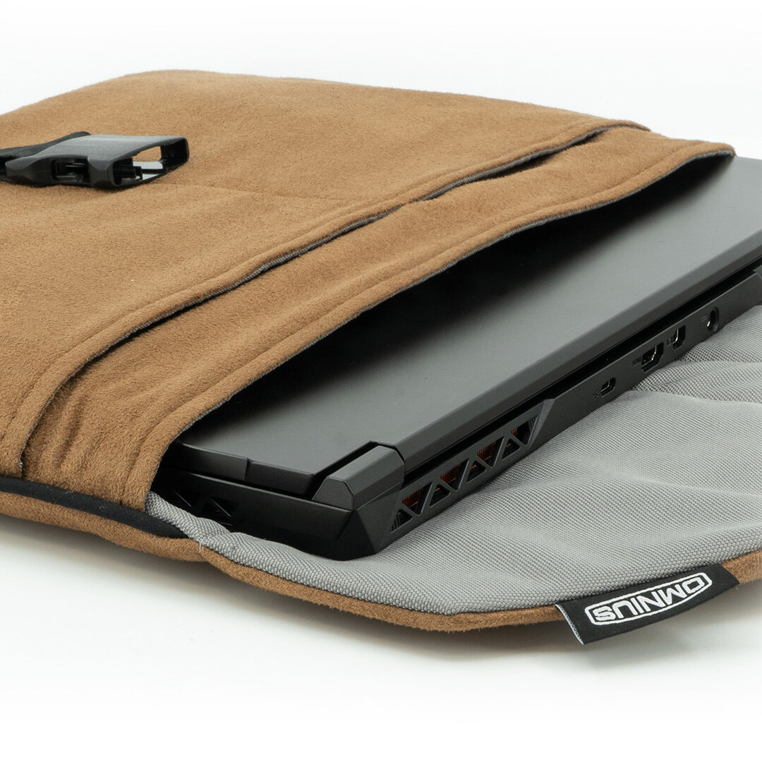 Support pour ordinateur portable Omnius 16 pouces aspect alcantara marron fermeture à clip