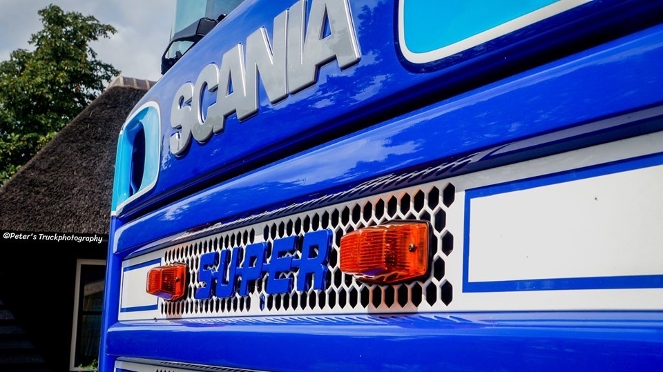 Omnius Retroline Scania Super Emblème Style Oldschool Polyester Prêt à Peindre Avec Supports de Montage en Acier Inoxydable