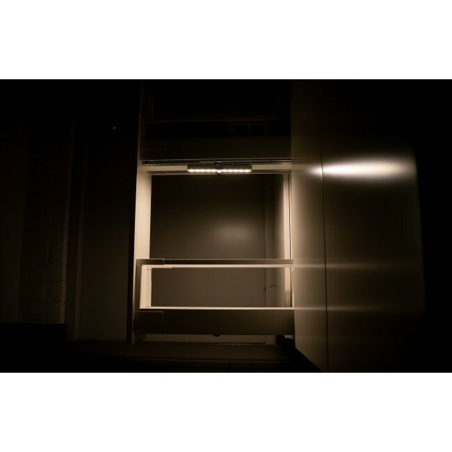 Illuminazione Interna Sensore di Movimento Luce Bianca Calda 4xAAA Batterie 187x30x15mm