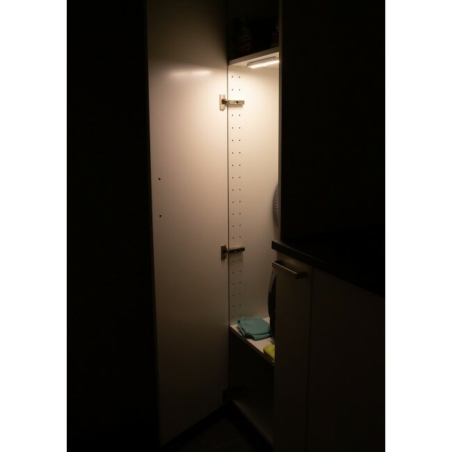 Illuminazione Interna Sensore di Movimento Luce Bianca Calda 4xAAA Batterie 187x30x15mm