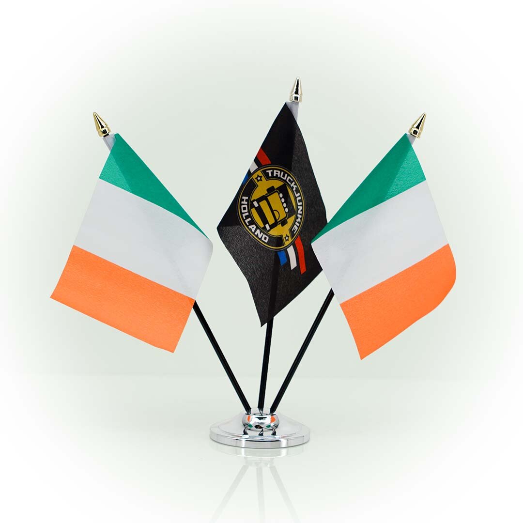 Drapeau FLAG-IE 10x15cm Support en plastique noir Tête de mât dorée