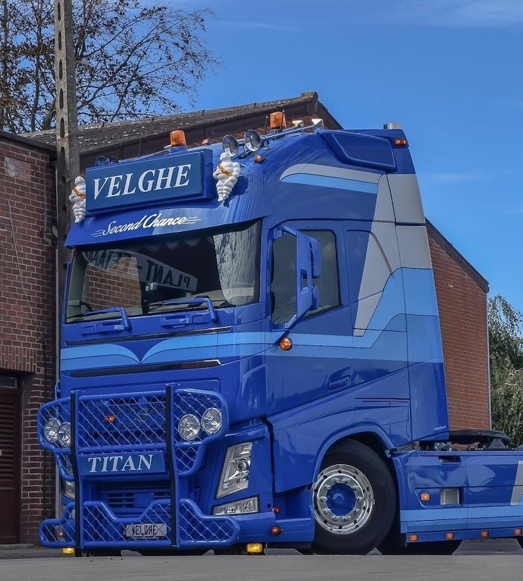 Panneau de Plaque Avant Volvo FH 4 Plastique ABS Résistant aux UV Blanc Hiver 1103