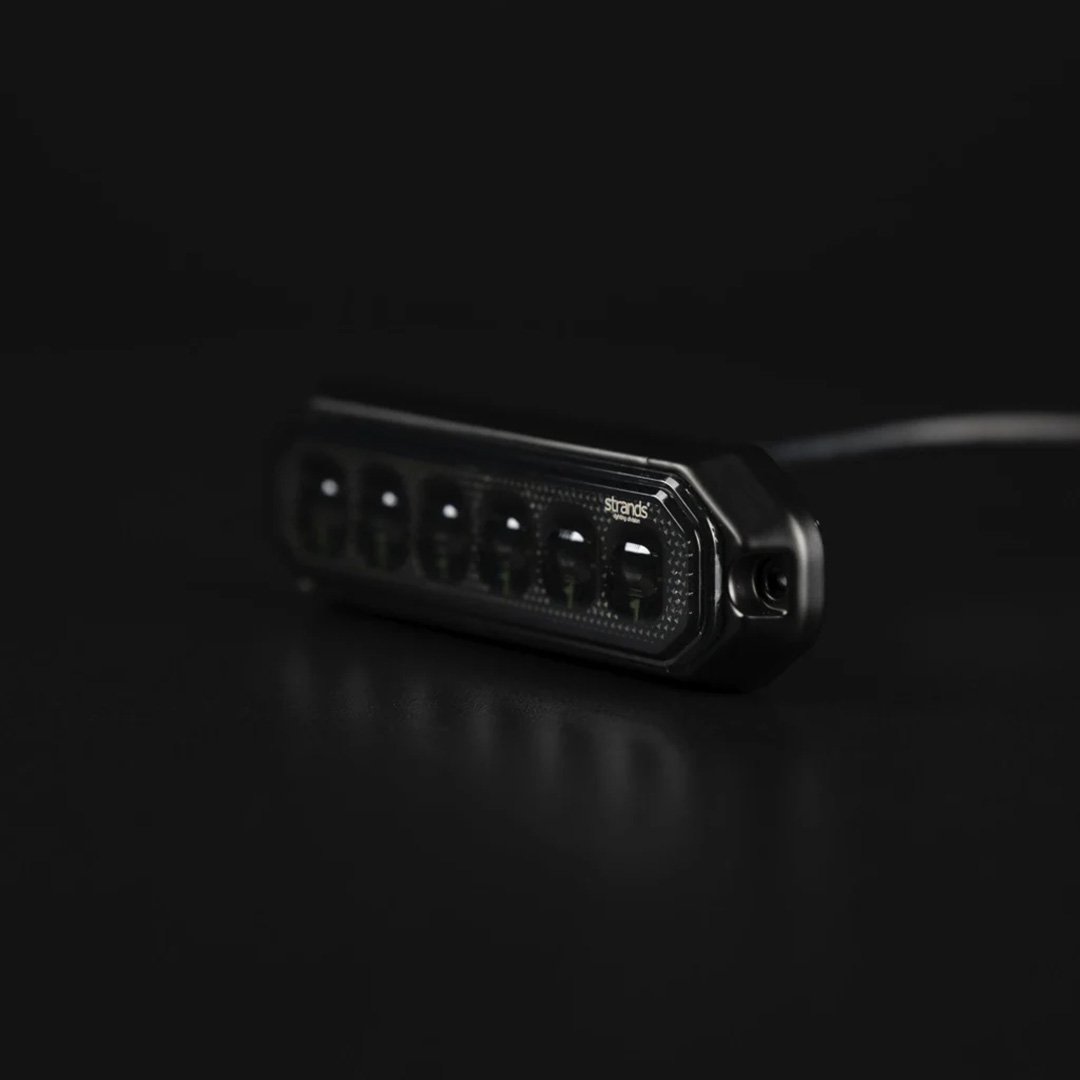 STRANDS Dark Knight Strobe Light 6-LED Double Couleur 125,3x15x35,3 mm IP67/IP69K ECE R65