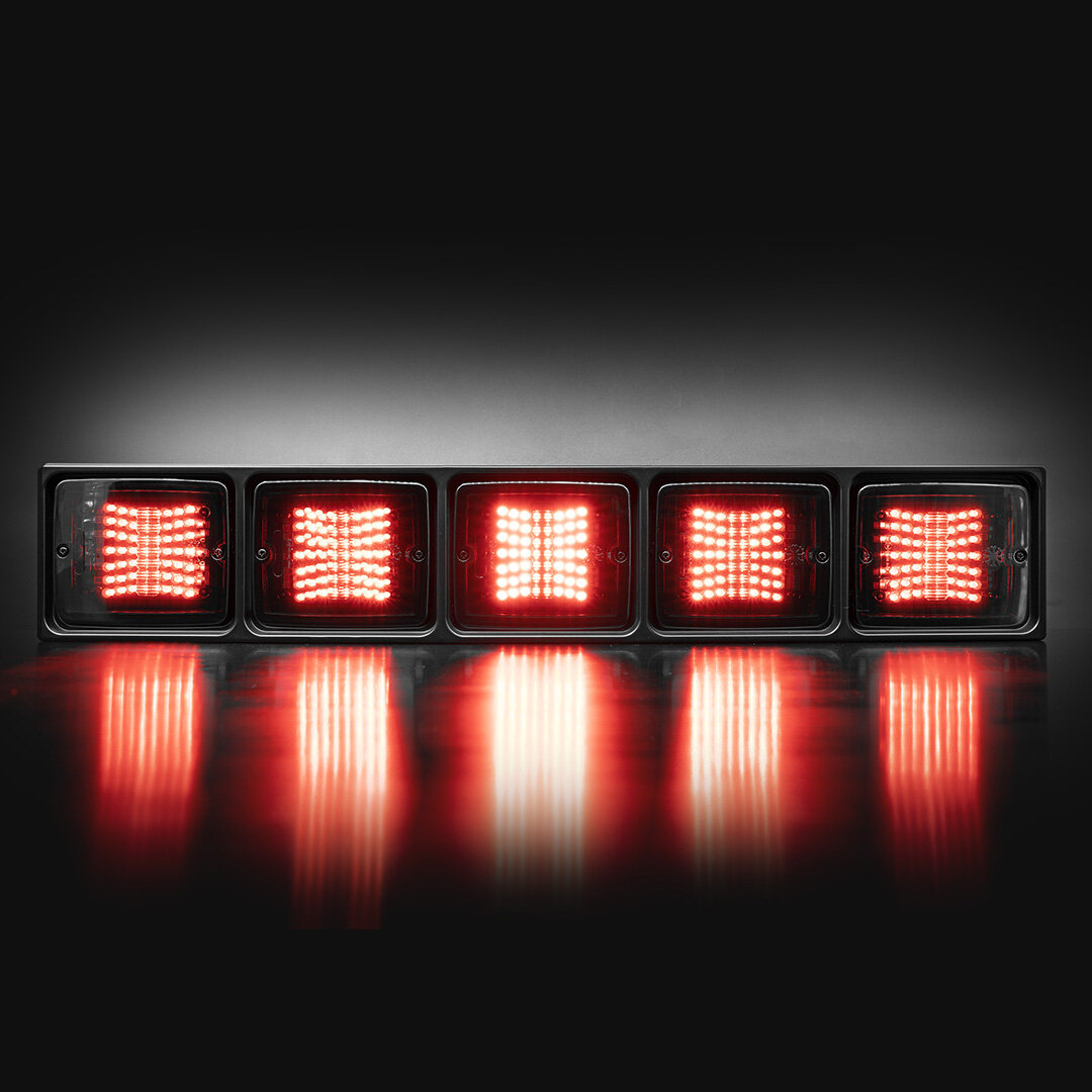 Cadre de feu arrière Omnius slim pour 5 feux arrière à LED