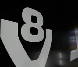 V8 STIHOLT Bavette – Pare‑Chocs Arrière Long / Différentes Tailles