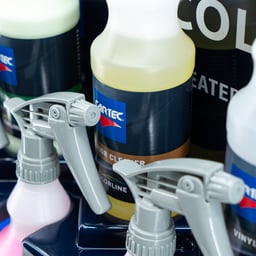 CARTEC Pack de Démarrage Colorline 12 Produits Avec Système de Montage Mural