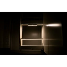 Illuminazione Interna Sensore di Movimento Luce Bianca Calda 4xAAA Batterie 187x30x15mm