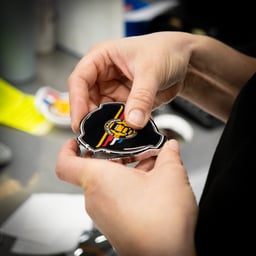 Deluxe - Dome 3D Emblème sur Base Chrome