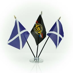 Drapeau FLAG-SCO 10x15cm Support en plastique noir Tête de mât dorée